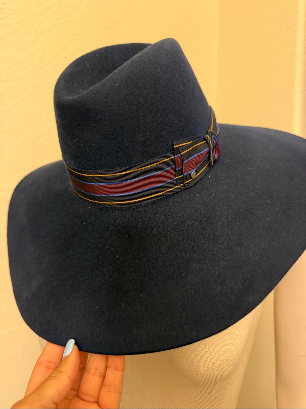 HERMES Classic Wide-Brim Navy Wool Fedora with Striped Band